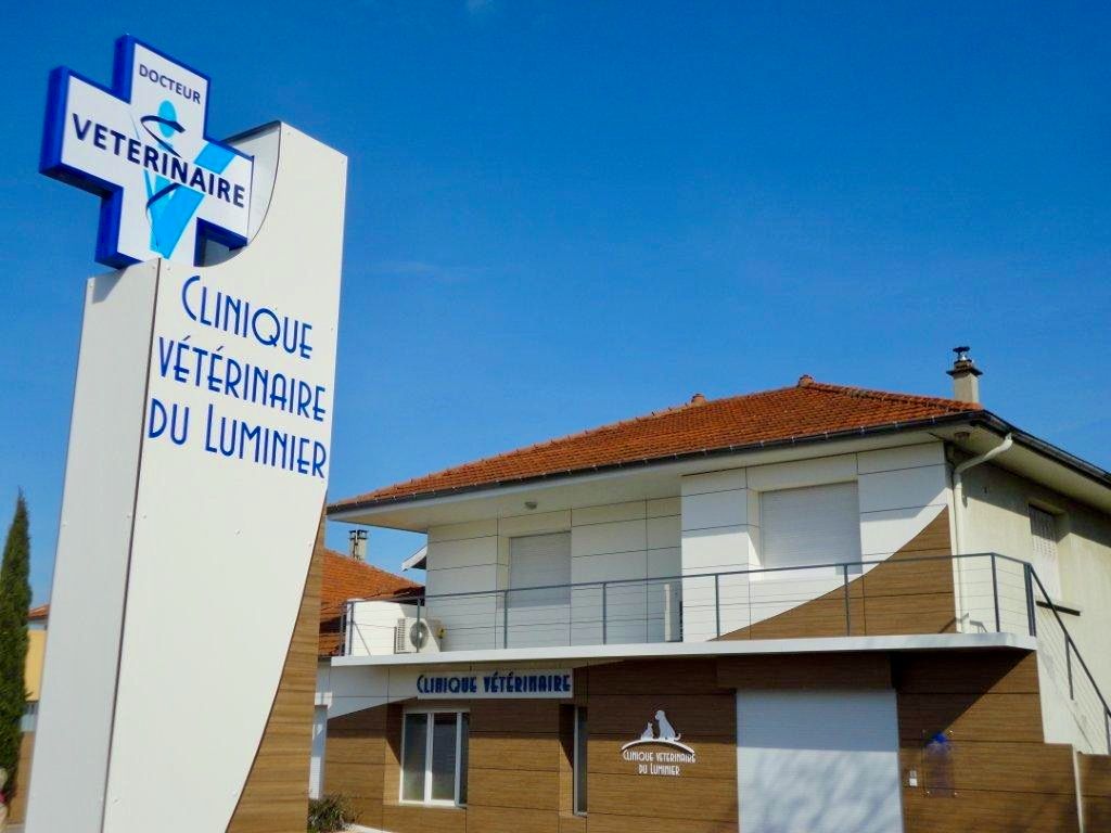 rénovation extérieure de clinique vétérinaire par Architéa Lyon-Ouest