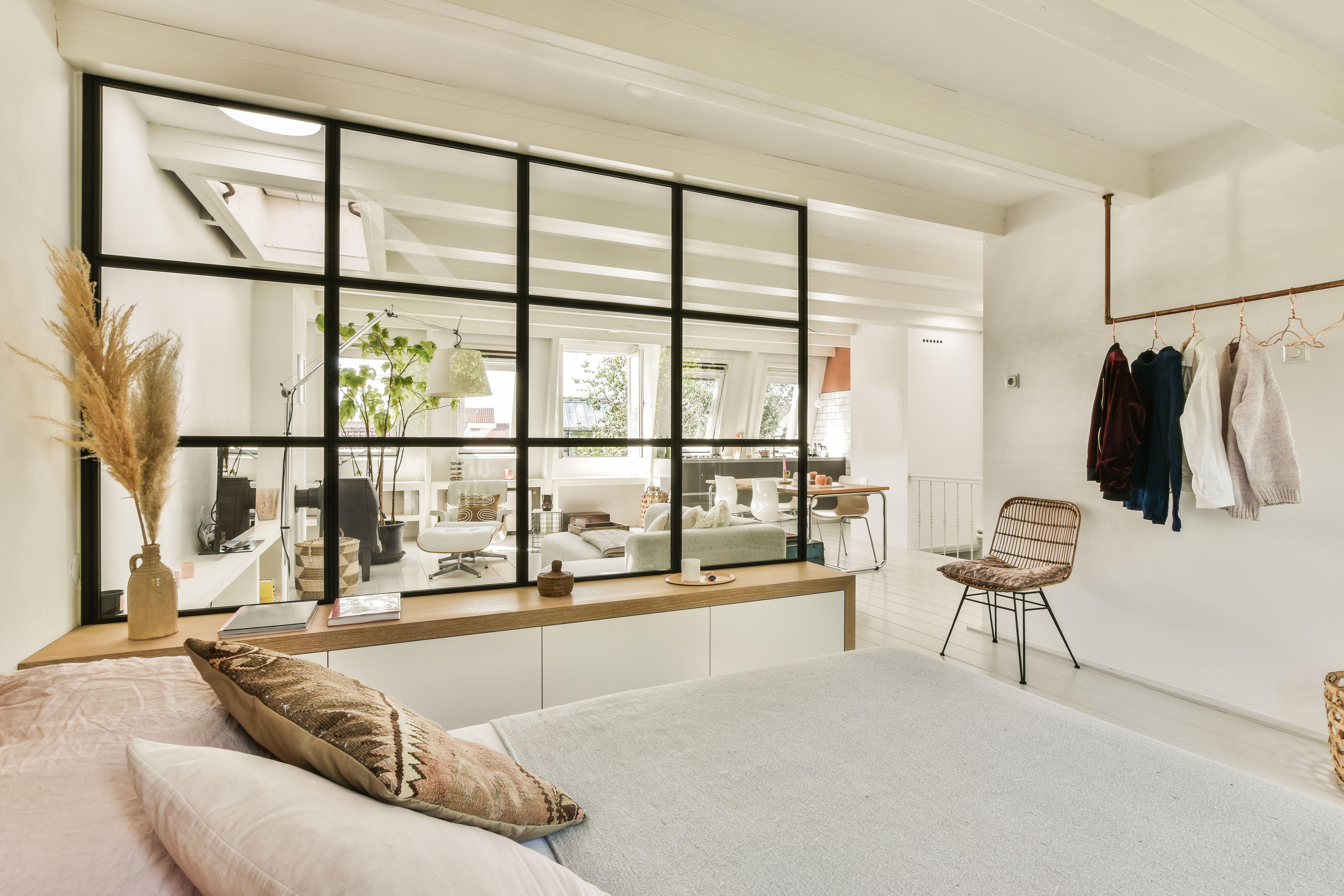 Appartement parisien, jeu de lumière et de transparence avec verrière
