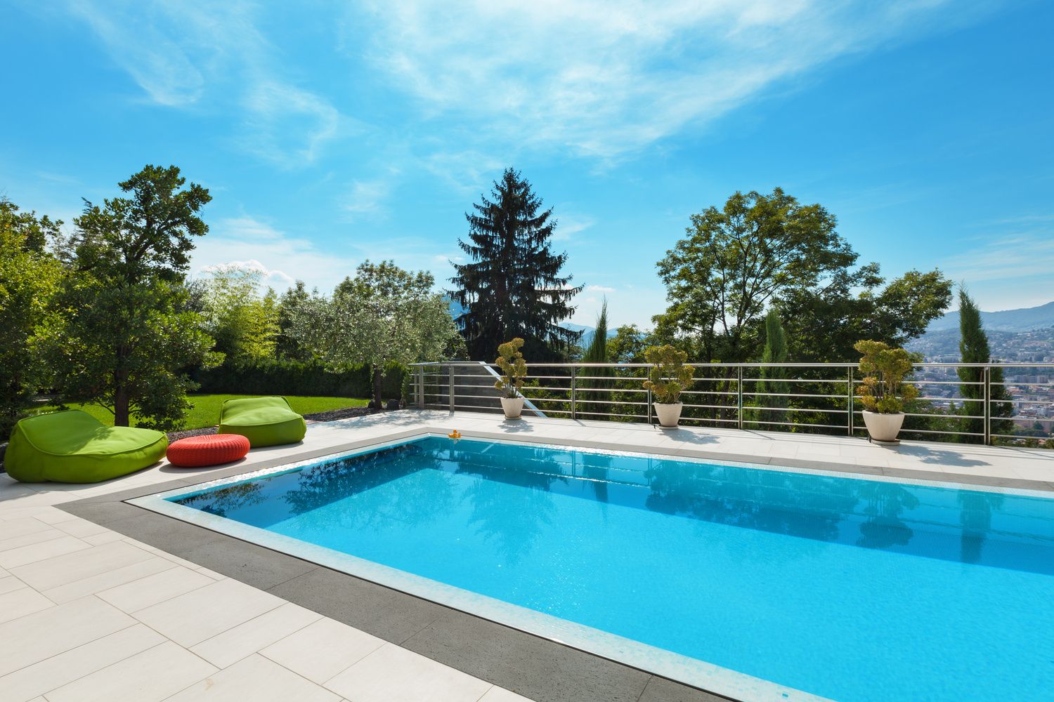 piscine coque installée par votre pisciniste d’Ecully, Architéa Lyon-Ouest