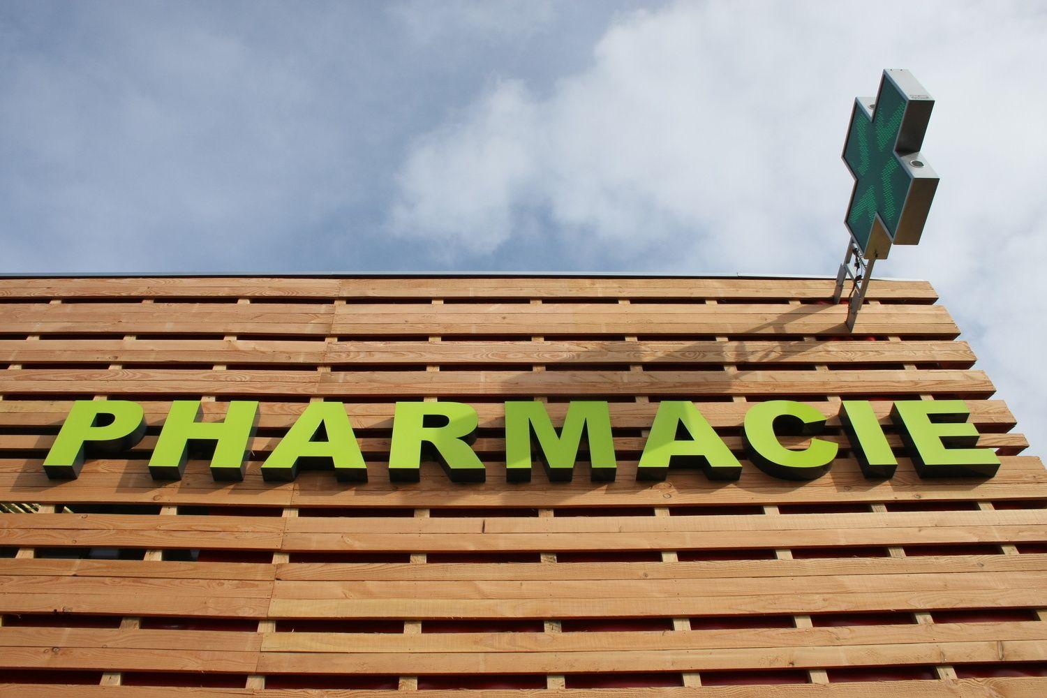 devanture de pharmacie rénovée par Architéa Marseille-Est - Allauch