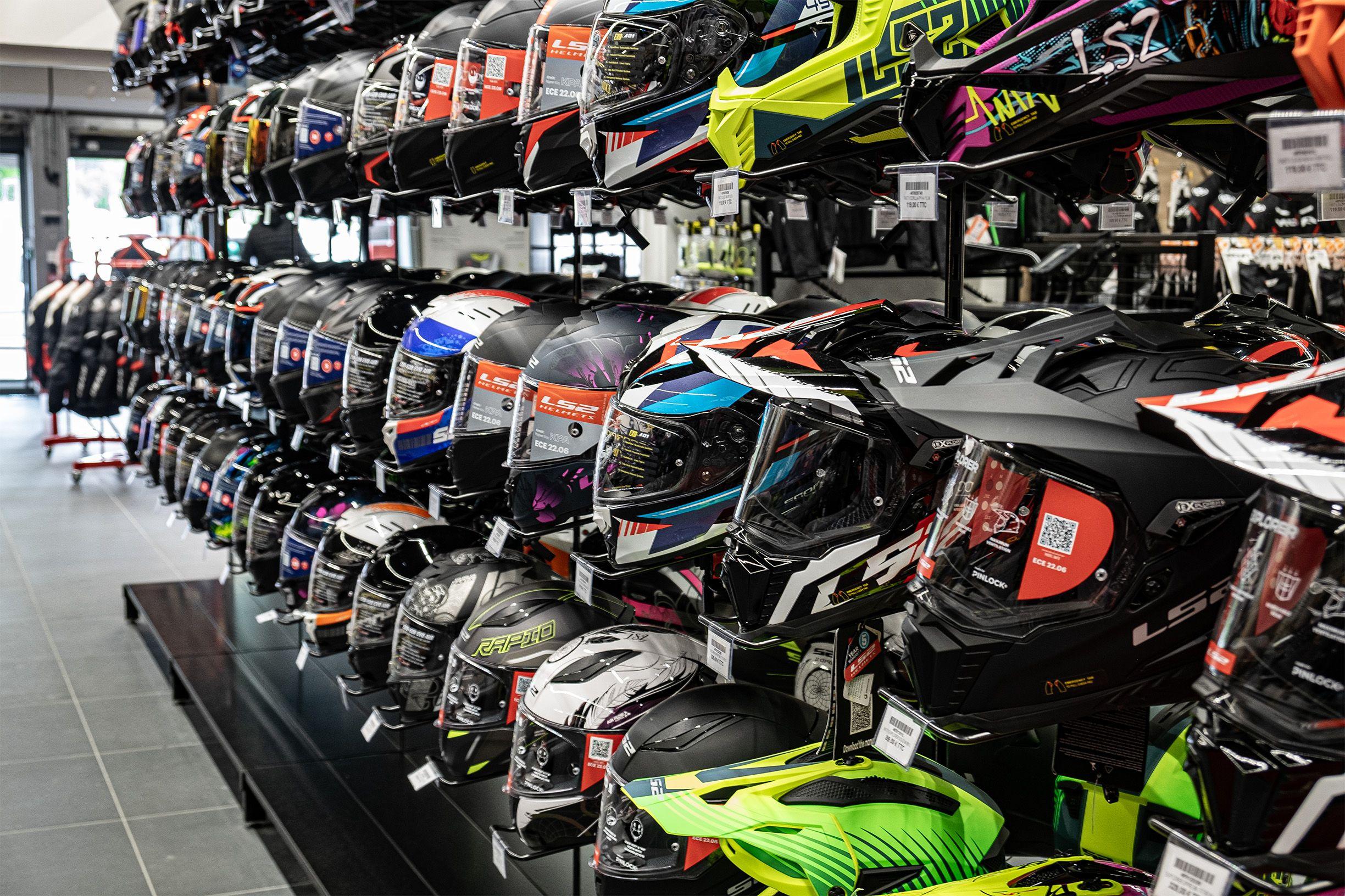 zoom sur un rayon de casque de moto